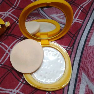 Lakme Sun Expert Compact