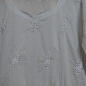 Beautiful White Kurti In Excellent Condition