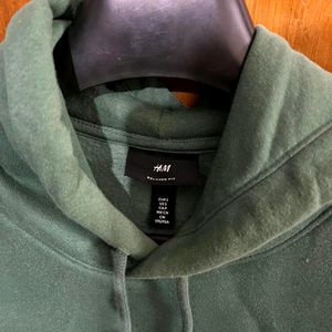 H&M GREEN PRINTED HOODIE