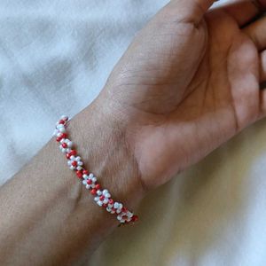 Beads Flower Bracelet In Red And White Combination