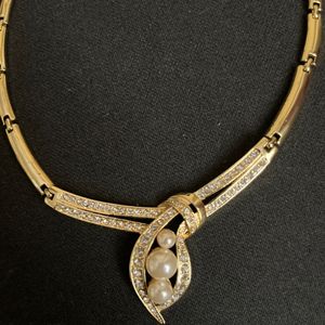 Necklace in yellow gold Plated with diamonds