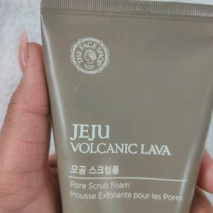 The Face Shop Jeju Volcanic Lava Pore Scrub Foam