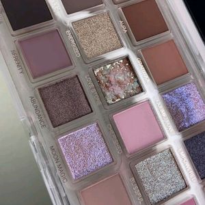 Huda Beauty Rose Quartz Eyeshadow Palette