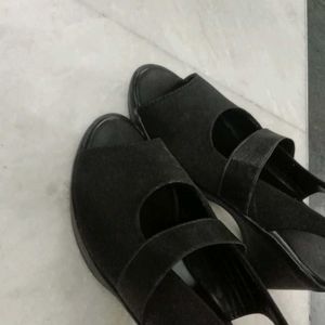 Girls Fancy Matte Black Footwear With Soles...