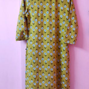 Lemon Green Avaasa Kurta With Gold Gilt Design