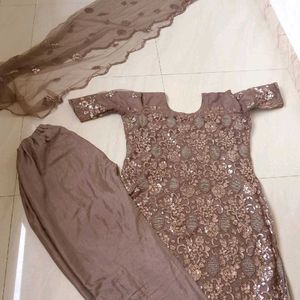 Pakistani Kurta Set Grab This