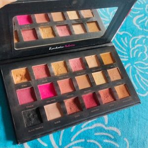 HUDA BEAUTY EYESHADOW PALETTE