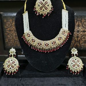 Jadau Choker Necklace Earings & Mathpatti