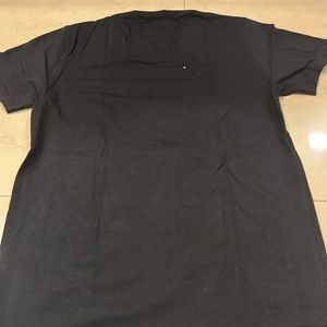 casual black t-shirt