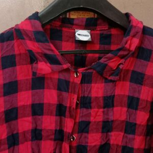 Red Checks T-shirt With Shoulder Cut