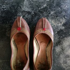 A Pair Of Jutti For Women