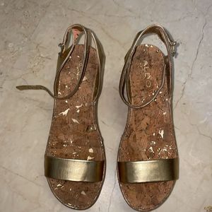 ALDO HEELS GOLDEN