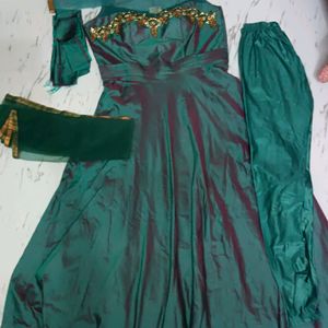 Beautiful Green Gown With Dupata Legi Sleeves