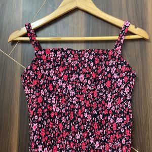 Strectable Cutsleeves Floral Top