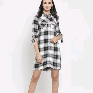 Latin Quarters White Checks Dress