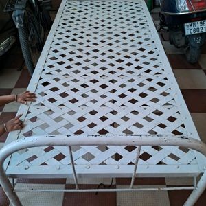 Lokhandi Bed