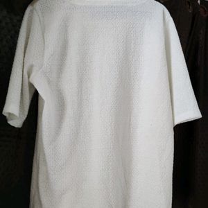 T-shirt With Round Neck And Half Sleeve..