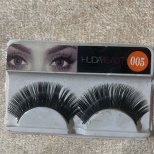 HUDA Beauty Eyelash