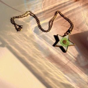 Star  RESIN PENDANT