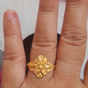 Beautiful New 22crt Gold Ladies Ring