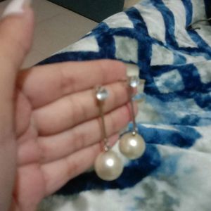 Off White Pearl Earrings