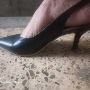 Black Pointed Heels Fyre Rose