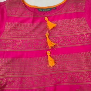 Avaasa Rani Pink Kurti With Matching Leggings Set