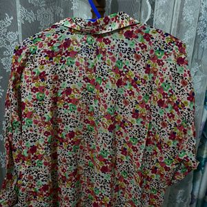 T.U Floral Top, Size Fit 50 Bust