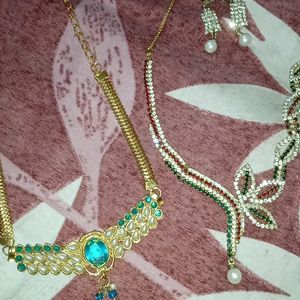 2 Sets Of Necklace