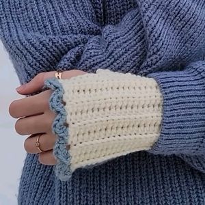 crocheted fingerless hand warmers