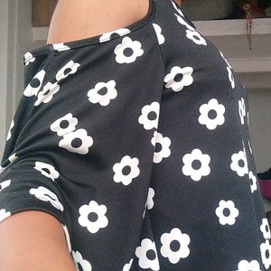 Foral Top Black And White