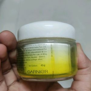 Free Delivry Garnier Face wash + Vitamin Bright