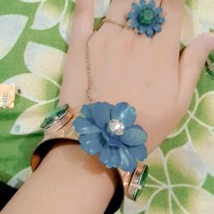 Beutiful Bracelet With Ring And Free Earning