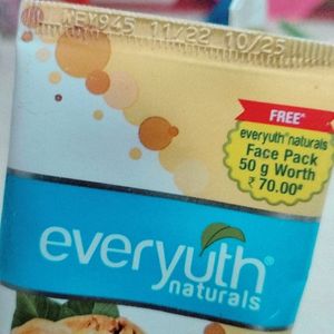 Everyuth Face Scrub & Pack