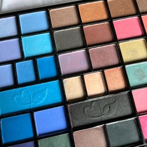 Beautiful 61 Shades Eyeshadow Palet