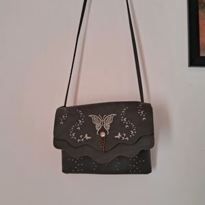 Black Slingbags for Women