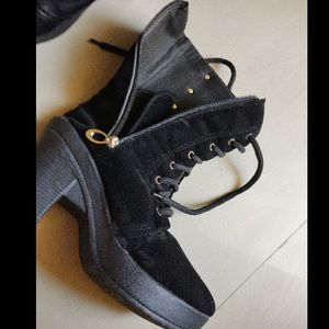 Black Stylish Women's Boots