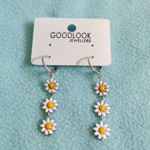 HUGGIES Drop Earrings ✨🦋🌼 ( Pack Of 1)