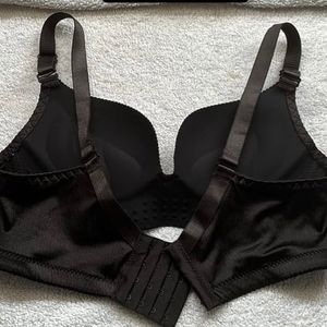 Sale‼️Buy1 Get 1‼️Black Shiny Seamless Pushup Bra