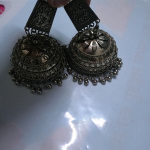 Earrings (jhumka)