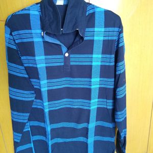 Navy blue full T shirt in very good condition