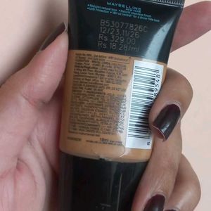 Maybelline New York Fit Me  Foundation Shade 330