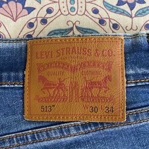 LEVIS Distressed branded Jeans