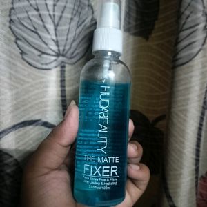 HUDA Beauty Fixer Spray