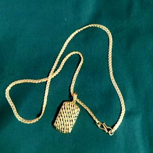 Pretty Pendant With Chain