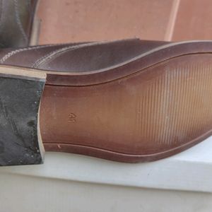 Size 7 Leather Shoe