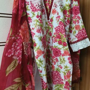 🔥 Today's Offer 🔥 Flowery Pakistani Suit