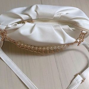 WHITE PEARL SLING BAG