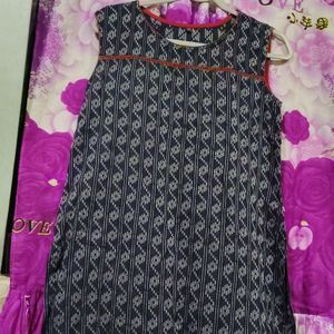 BLUE SLEEVELESS KURTI