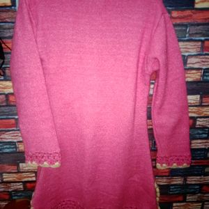 Baby Pink Woolen Kurti .ye Bilkul New H Bs Tag Ni H .ise Maine Sirf 20 Mint K Liye Pahna Tha Isliye Fit Kiya Bs.